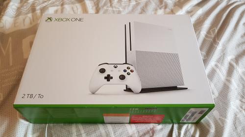 nuevo Xbox one S 2TB console 150 venta bené - Imagen 1