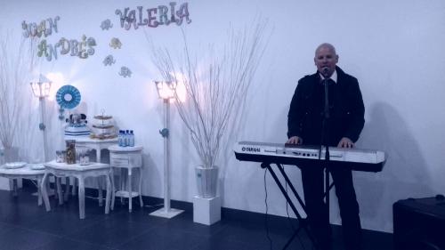 Organista cantante en vivo popop  plancha  ru - Imagen 1