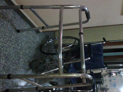 Vendo silla de ruedas baston y caminador en  - Imagen 1
